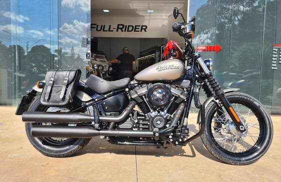 HARLEY-DAVIDSON SOFTAIL STREET BOB 